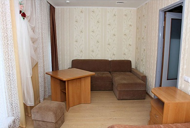 комната отдыха № 10, одноместная (санузел, душевая кабина, телевизор, холодильник, кондиционер), стоимость 41руб. 80 коп. за сутки