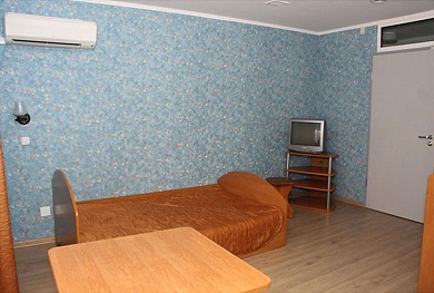 комната отдыха № 1, одноместная (санузел, душевая кабина на этаже, телевизор, холодильник, кондиционер), стоимость 36 руб. 70 коп. за сутки